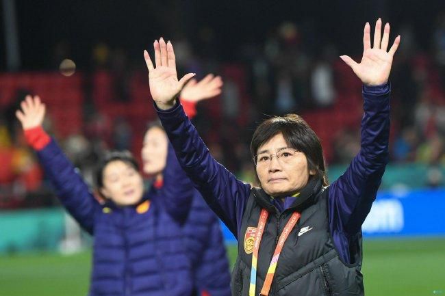 双方首发以及换人信息：多特首发：1-科贝尔、24-默尼耶（80''17-沃尔夫）、4-施洛特贝克（73''7-雷纳）、15-胡梅尔斯（45''25-聚勒）、5-本塞拜尼、23-埃姆雷-詹、20-萨比策、19-布兰特、21-马伦、43-吉滕斯（63''48-班巴）、14-菲尔克鲁格（63''9-阿莱）替补未出场：33-迈尔、2-默雷伊、6-厄兹詹、11-罗伊斯美因茨首发：33-巴茨、2-姆韦内、3-范登贝尔赫、16-斯特凡-贝尔、30-威德默（90''21-达科斯塔）、31-多米尼克-科尔、14-克劳斯、7-李在城、10-里希特（70''29-伯卡特）、43-格鲁达（70''24-帕佩拉）、9-奥尼西沃（92''4-巴尔科克）替补未出场：1-里斯、17-阿若克、45-马穆托维奇、47-47-拉塞-威廉、48-马库斯-穆勒
